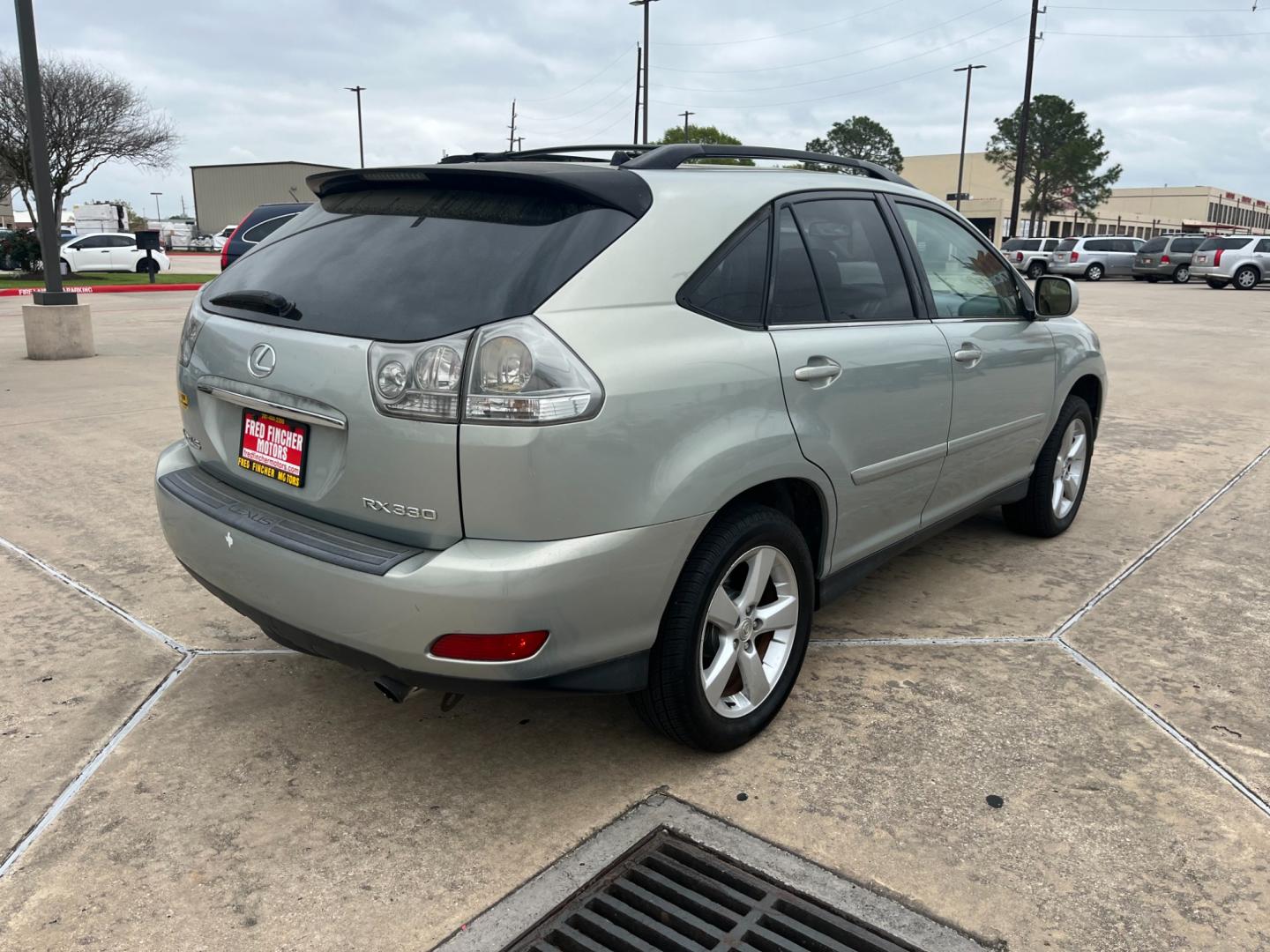 2004 SILVER /TAN Lexus RX 330 (JTJGA31U340) with an 3.3 engine, Automatic transmission, located at 14700 Tomball Parkway 249, Houston, TX, 77086, (281) 444-2200, 29.928619, -95.504074 - Photo#6